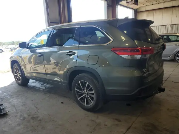 5TDJZRFH8JS867074 2018 TOYOTA HIGHLANDER - Image 2
