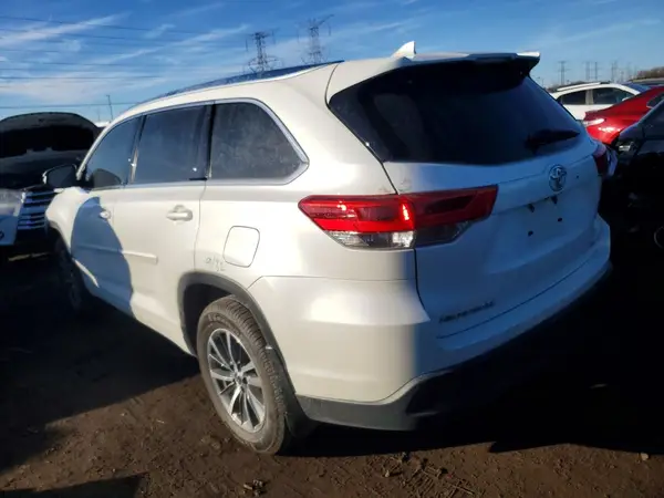 5TDJZRFH8JS869360 2018 TOYOTA HIGHLANDER - Image 2