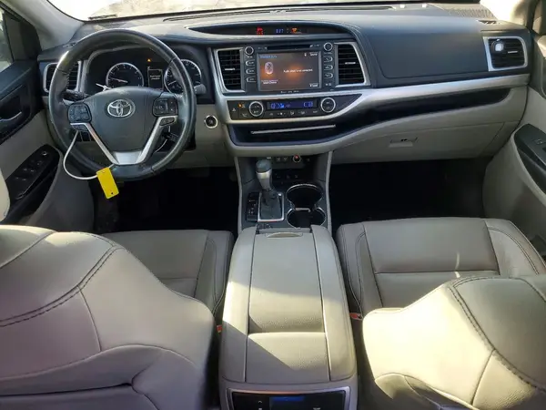 5TDJZRFH8JS869360 2018 TOYOTA HIGHLANDER - Image 8