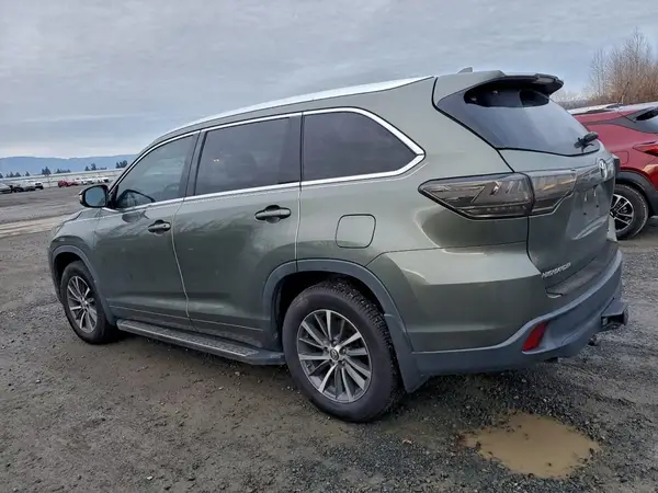 5TDJZRFH8JS886515 2018 TOYOTA HIGHLANDER - Image 2