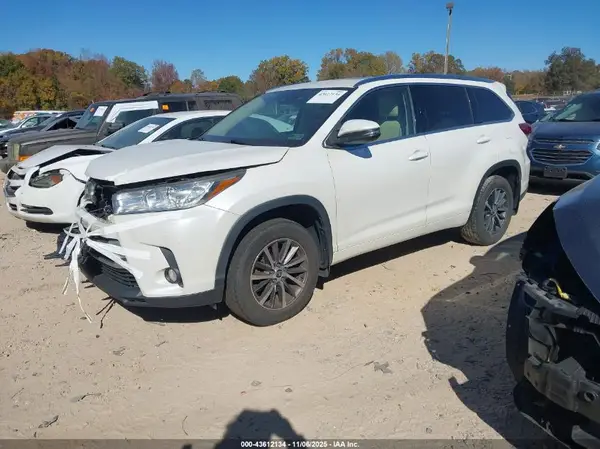 5TDJZRFH8JS887180 2018 TOYOTA HIGHLANDER - Image 2