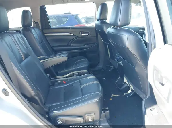 5TDJZRFH8JS890032 2018 TOYOTA HIGHLANDER - Image 8