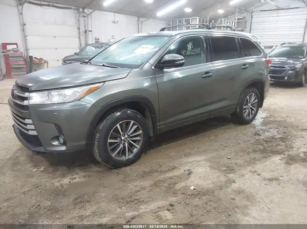 5TDJZRFH8JS891021 2018 TOYOTA HIGHLANDER - Image 2