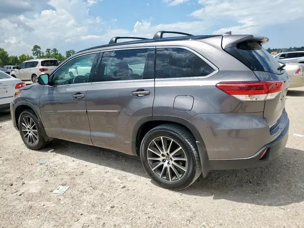 5TDJZRFH8JS897918 2018 TOYOTA HIGHLANDER - Image 2