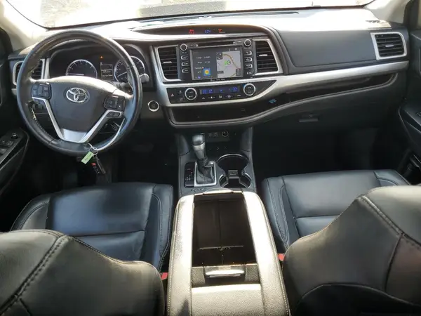 5TDJZRFH8JS898972 2018 TOYOTA HIGHLANDER - Image 8