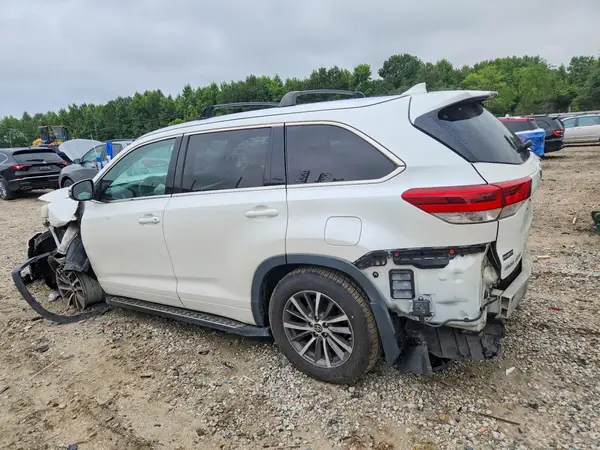 5TDJZRFH8JS899507 2018 TOYOTA HIGHLANDER - Image 2