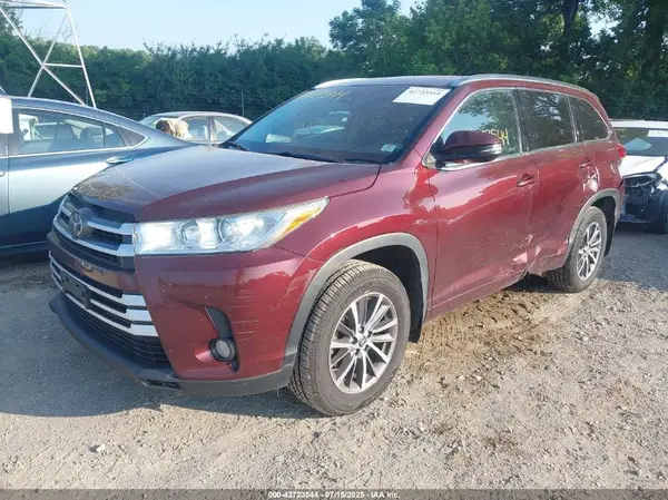 5TDJZRFH8JS906164 2018 TOYOTA HIGHLANDER - Image 2