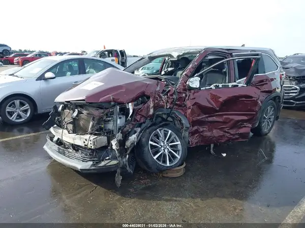 5TDJZRFH8JS910442 2018 TOYOTA HIGHLANDER - Image 2