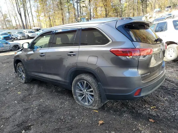 5TDJZRFH8KS563437 2019 TOYOTA HIGHLANDER - Image 2