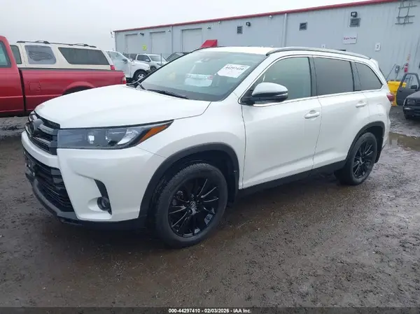 5TDJZRFH8KS563650 2019 TOYOTA HIGHLANDER - Image 2