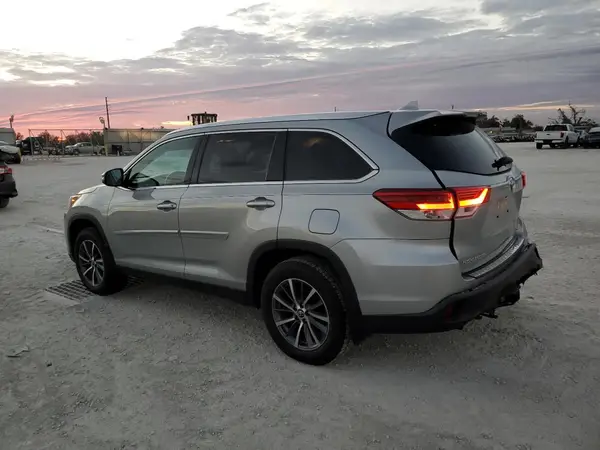 5TDJZRFH8KS564118 2019 TOYOTA HIGHLANDER - Image 2