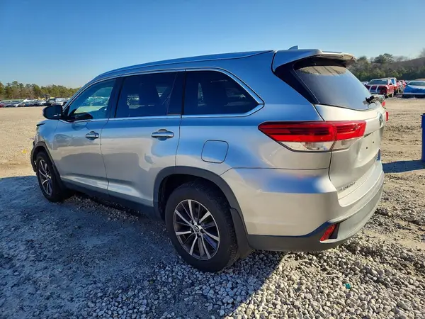 5TDJZRFH8KS565642 2019 TOYOTA HIGHLANDER - Image 2