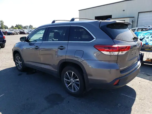 5TDJZRFH8KS567519 2019 TOYOTA HIGHLANDER - Image 2