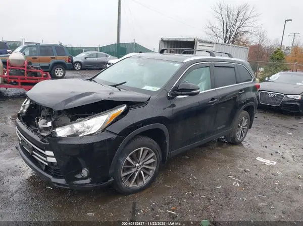 5TDJZRFH8KS570047 2019 TOYOTA HIGHLANDER - Image 2