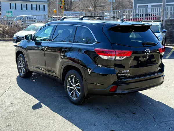 5TDJZRFH8KS572381 2019 TOYOTA HIGHLANDER - Image 2