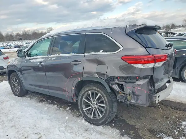 5TDJZRFH8KS576964 2019 TOYOTA HIGHLANDER - Image 2