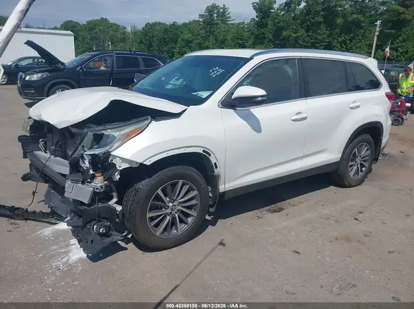 5TDJZRFH8KS578973 2019 TOYOTA HIGHLANDER - Image 2