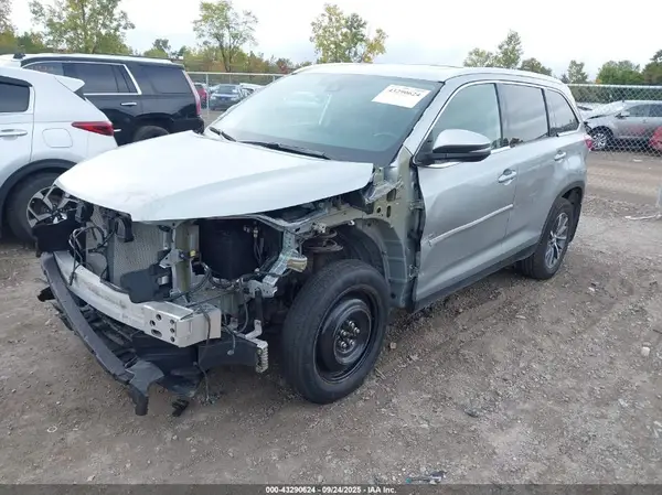 5TDJZRFH8KS580335 2019 TOYOTA HIGHLANDER - Image 2