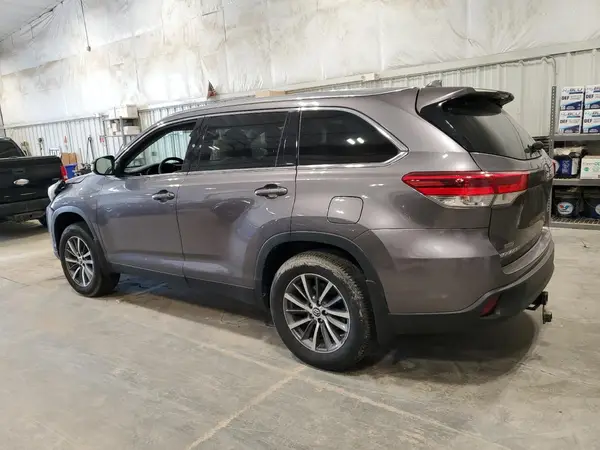 5TDJZRFH8KS582716 2019 TOYOTA HIGHLANDER - Image 2
