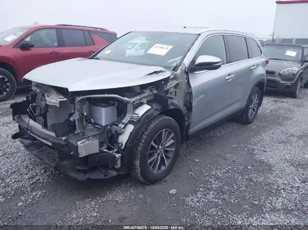 5TDJZRFH8KS584322 2019 TOYOTA HIGHLANDER - Image 2