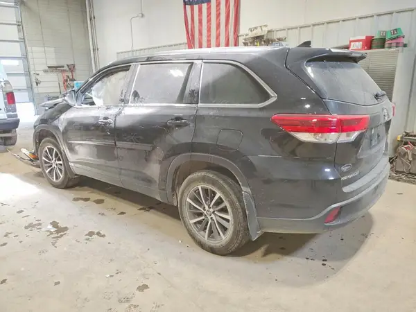 5TDJZRFH8KS585924 2019 TOYOTA HIGHLANDER - Image 2