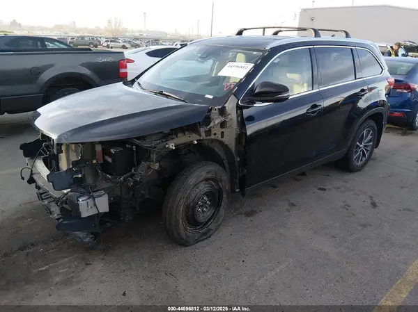 5TDJZRFH8KS586572 2019 TOYOTA HIGHLANDER - Image 2