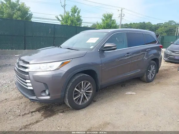 5TDJZRFH8KS587320 2019 TOYOTA HIGHLANDER - Image 2