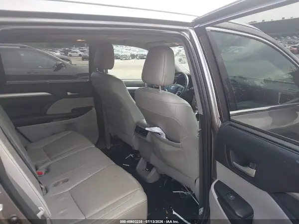 5TDJZRFH8KS587320 2019 TOYOTA HIGHLANDER - Image 8