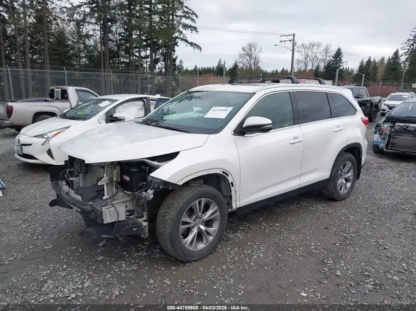 5TDJZRFH8KS588368 2019 TOYOTA HIGHLANDER - Image 2