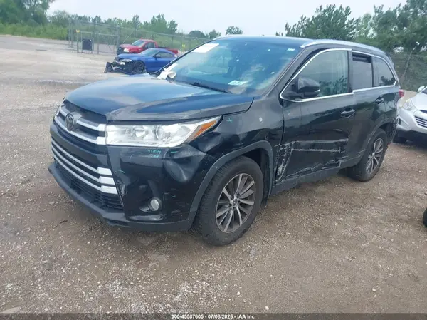 5TDJZRFH8KS589794 2019 TOYOTA HIGHLANDER - Image 2
