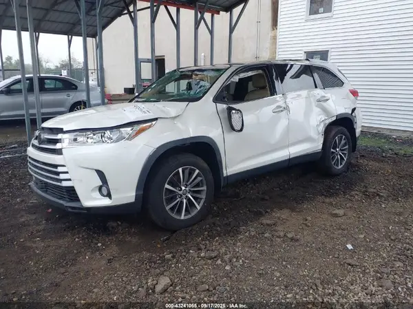 5TDJZRFH8KS589875 2019 TOYOTA HIGHLANDER - Image 2