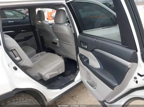 5TDJZRFH8KS589987 2019 TOYOTA HIGHLANDER - Image 8