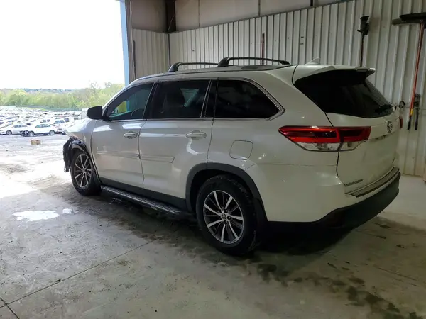 5TDJZRFH8KS594624 2019 TOYOTA HIGHLANDER - Image 2