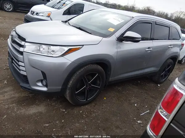 5TDJZRFH8KS594929 2019 TOYOTA HIGHLANDER - Image 2