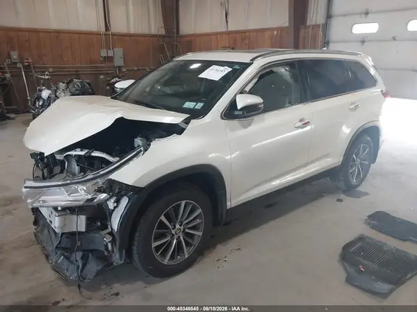 5TDJZRFH8KS595806 2019 TOYOTA HIGHLANDER - Image 2