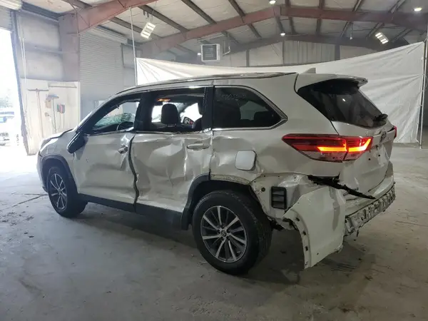 5TDJZRFH8KS597507 2019 TOYOTA HIGHLANDER - Image 2