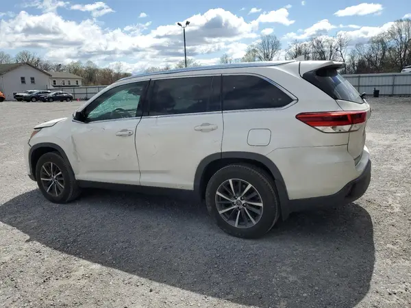 5TDJZRFH8KS600583 2019 TOYOTA HIGHLANDER - Image 2
