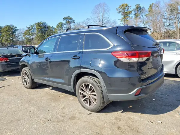 5TDJZRFH8KS601345 2019 TOYOTA HIGHLANDER - Image 2