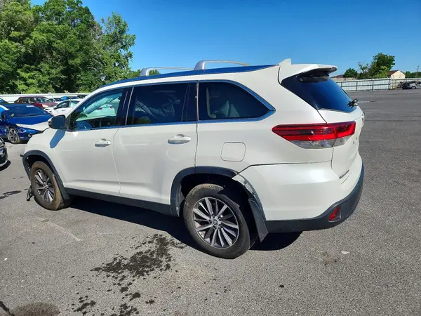 5TDJZRFH8KS605797 2019 TOYOTA HIGHLANDER - Image 2