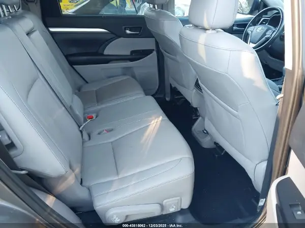 5TDJZRFH8KS607033 2019 TOYOTA HIGHLANDER - Image 8