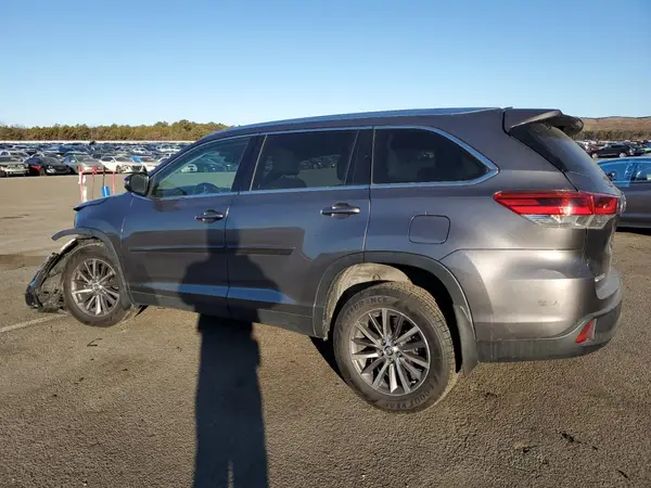 5TDJZRFH8KS608229 2019 TOYOTA HIGHLANDER - Image 2