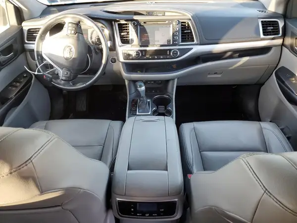 5TDJZRFH8KS608229 2019 TOYOTA HIGHLANDER - Image 8