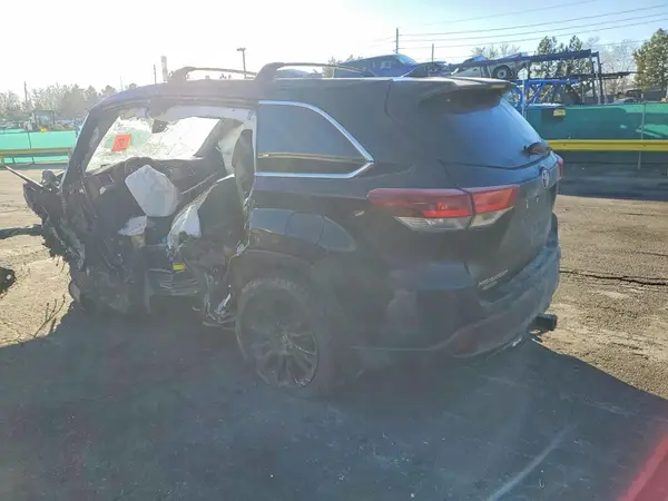 5TDJZRFH8KS610515 2019 TOYOTA HIGHLANDER - Image 2