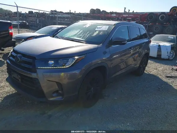 5TDJZRFH8KS617805 2019 TOYOTA HIGHLANDER - Image 2