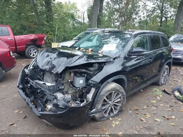 5TDJZRFH8KS618274 2019 TOYOTA HIGHLANDER - Image 2