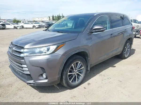 5TDJZRFH8KS618632 2019 TOYOTA HIGHLANDER - Image 2