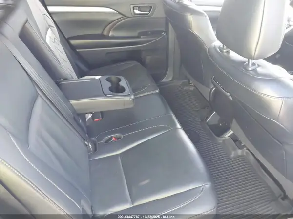 5TDJZRFH8KS621028 2019 TOYOTA HIGHLANDER - Image 8