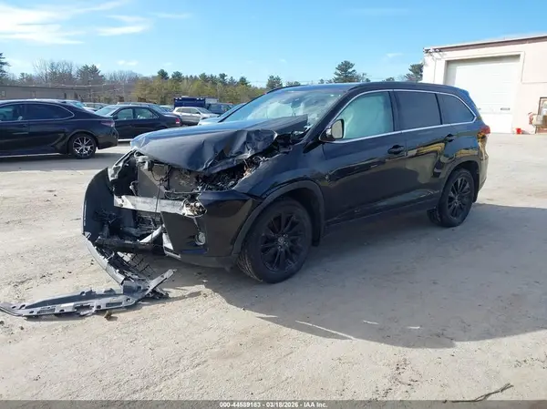 5TDJZRFH8KS623104 2019 TOYOTA HIGHLANDER - Image 2