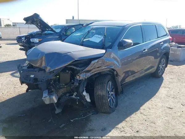 5TDJZRFH8KS623121 2019 TOYOTA HIGHLANDER - Image 2