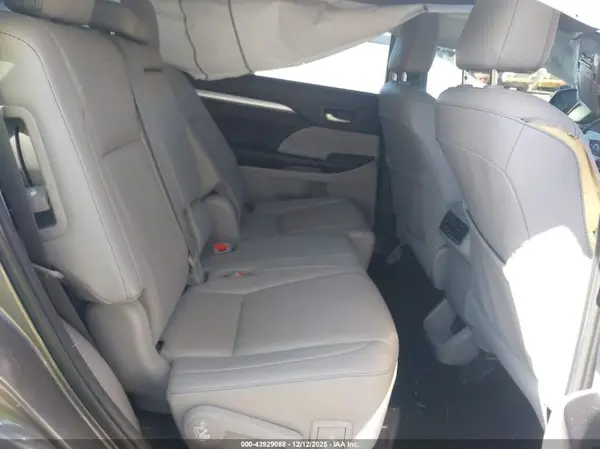 5TDJZRFH8KS623121 2019 TOYOTA HIGHLANDER - Image 8